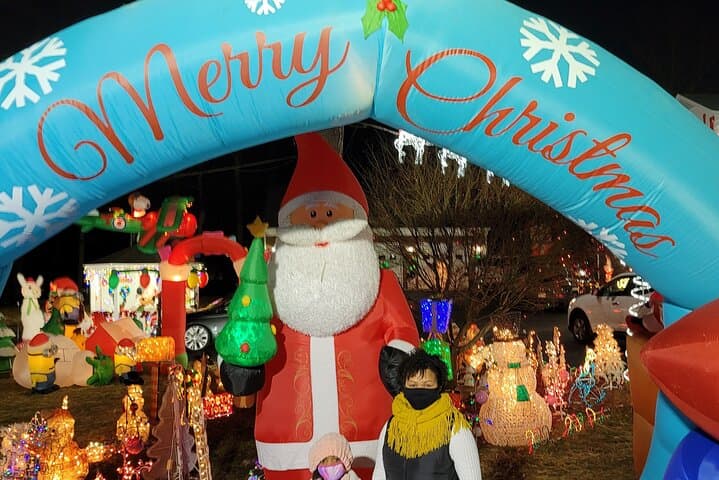 Richmond Tacky Lights Tour: Half-Day Holiday Lights Bus Experience photo 2