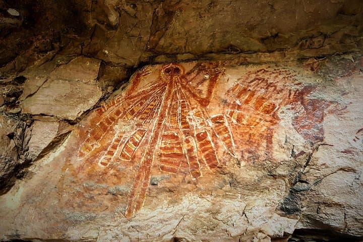 Injalak Hill Rock Art Day Tour from Jabiru — Arnhem Land Indigenous Guided Experience photo 4