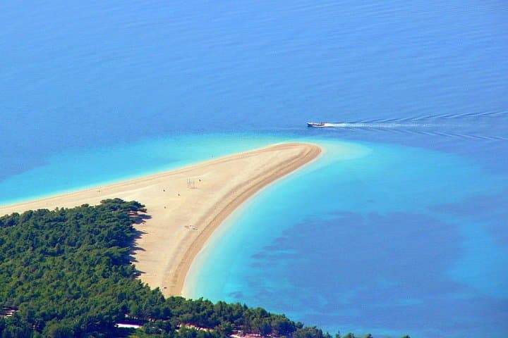 Private Yacht to Zlatni Rat: Brac Island Day Trip from Korčula