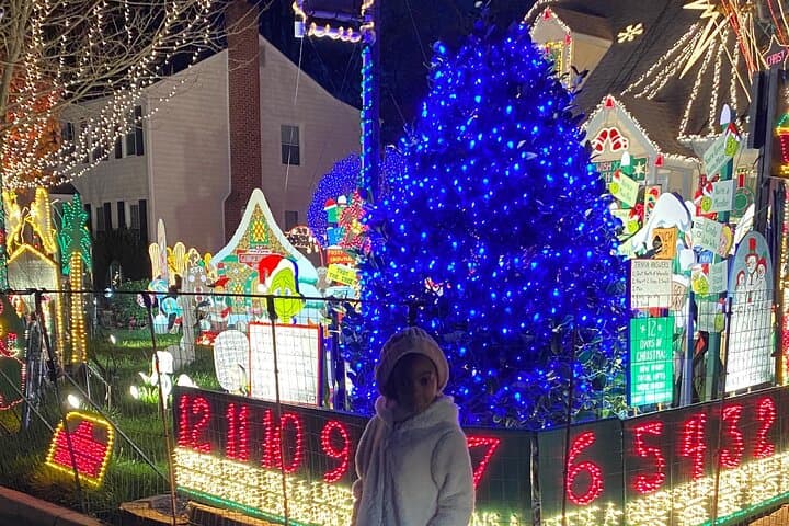 Richmond Tacky Lights Tour: Half-Day Holiday Lights Bus Experience photo 3