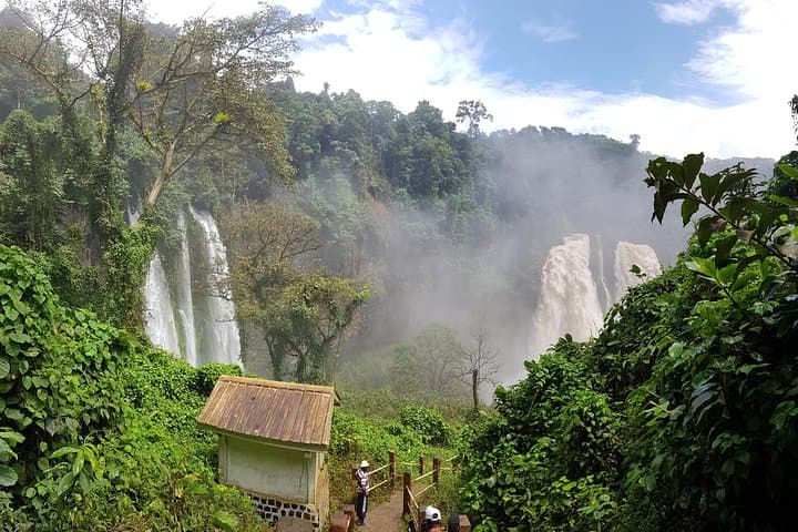 Ekom Nkam Waterfalls Day Trip from Douala: 4x4 Drive, Short Hike & Lunch photo 4