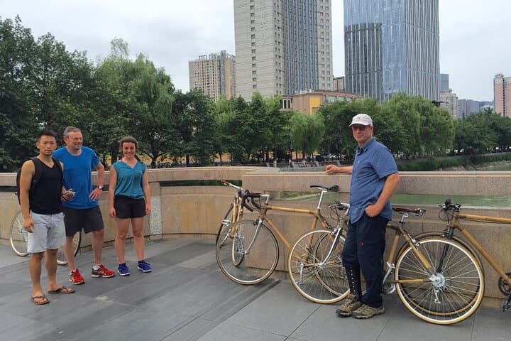 Night Bamboo Bike Tour & Chengdu Street Snacks Along the Jinjiang photo 5