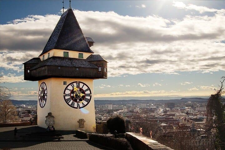 Mobile scavenger hunt in Graz — Castle Hill to Grazer Burg photo 2