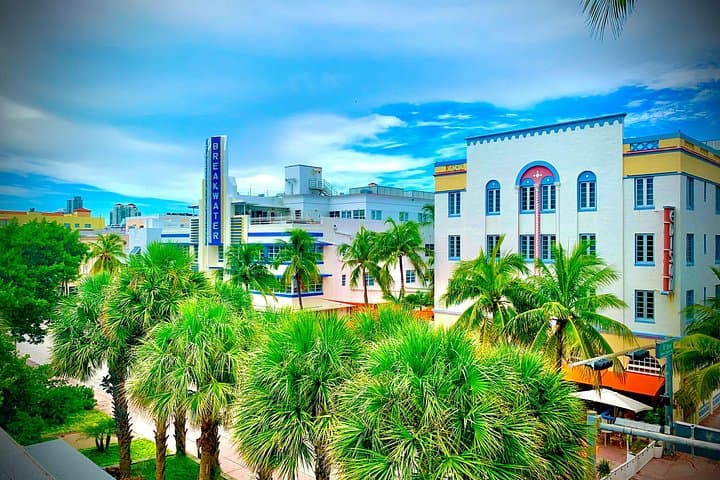 South Beach Art Deco Walking Tour — Official Miami Design Preservation League Experience photo 3