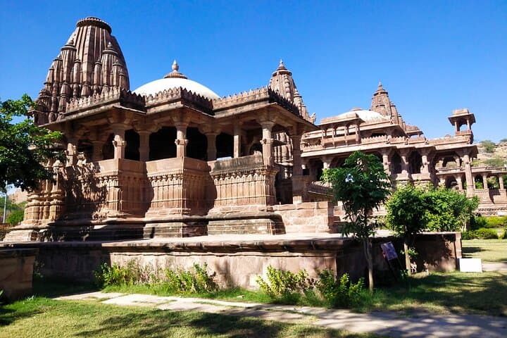 Mandore Garden Walking Tour: Explore Jodhpur’s Ancient Cenotaphs and Rock Terraces