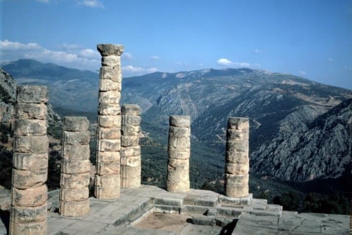 Delphi and Meteora Two-Day Private Tour from Athens