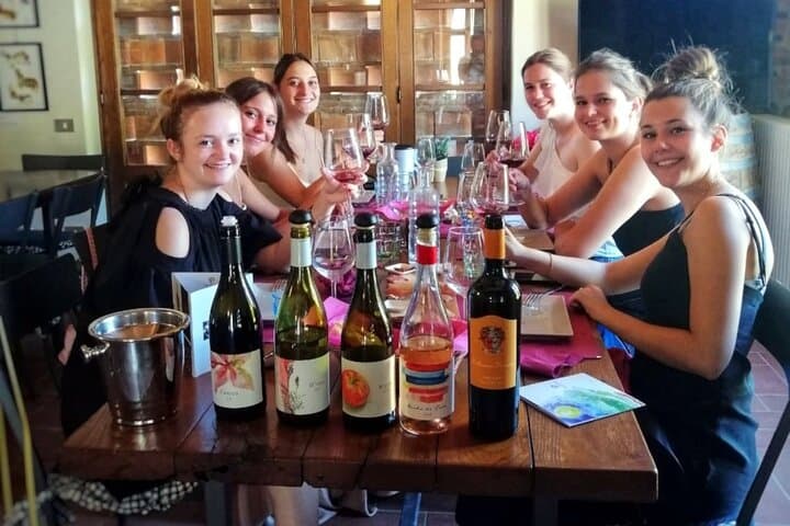 Lucca Countryside Bike Ride & Wine Tasting at a Family Winery photo 6