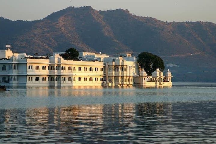 Udaipur Crystal Gallery, Lake Pichola Boat Ride & Jag Mandir Dinner photo 5