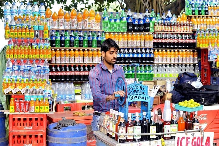 Kolkata Morning Bazaar Walk: Burra Bazaar, College Street & Kumortuli Experience photo 5
