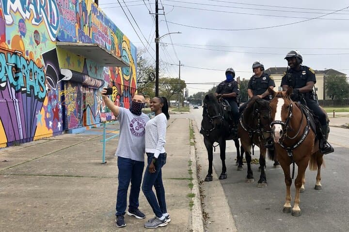 Houston City & Mural Tour: Open-Top Sightseeing Around Downtown photo 6