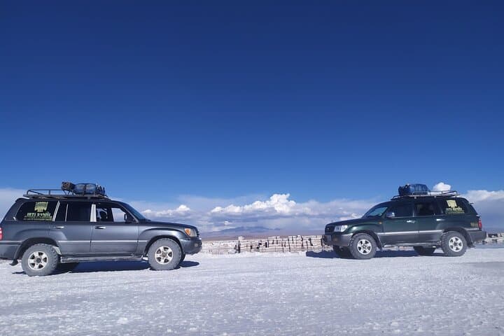 4-Day Salar de Uyuni 4x4 Tour with Tunupa Volcano, Incahuasi & Laguna Colorada photo 3