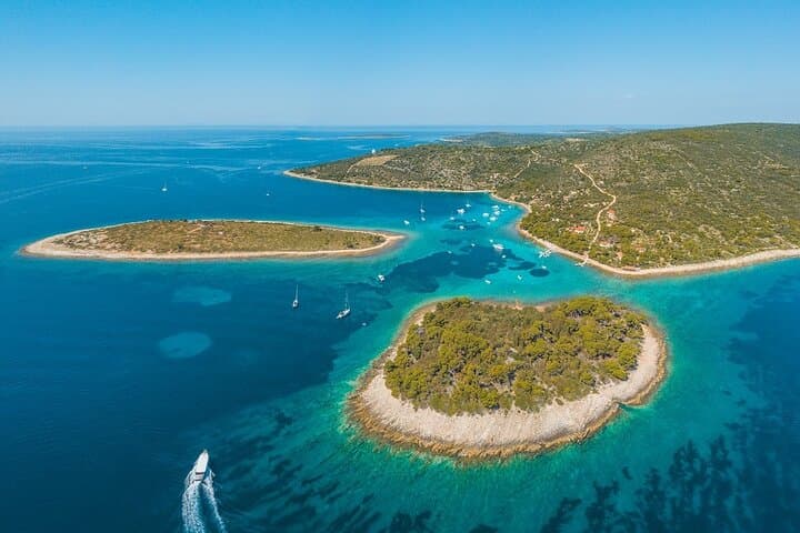 Blue Lagoon & Šolta Day Cruise from Trogir — Snorkel, Wrecks and Dalmatian Villages photo 3
