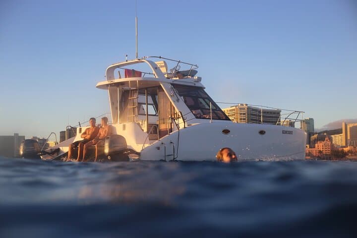 Private Catamaran Cruise and Snorkeling in Waikiki — Diamond Head Day Sail photo 3