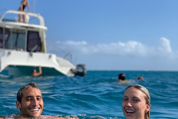 Private Catamaran Cruise and Snorkeling in Waikiki — Diamond Head Day Sail photo 1