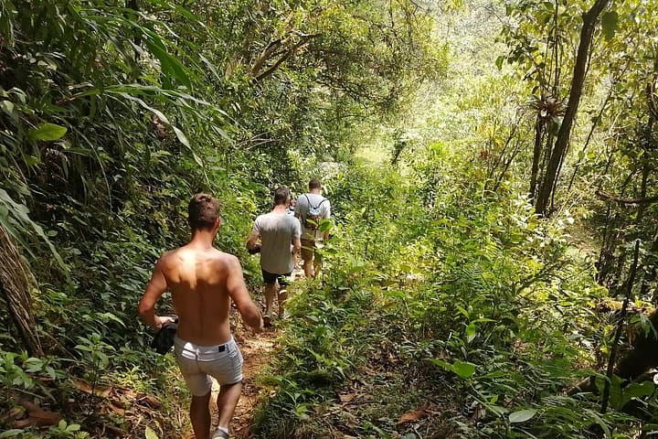 Guatapé Waterfalls Hike — Rivers, Natural Pools & Lookouts Near Medellín photo 2