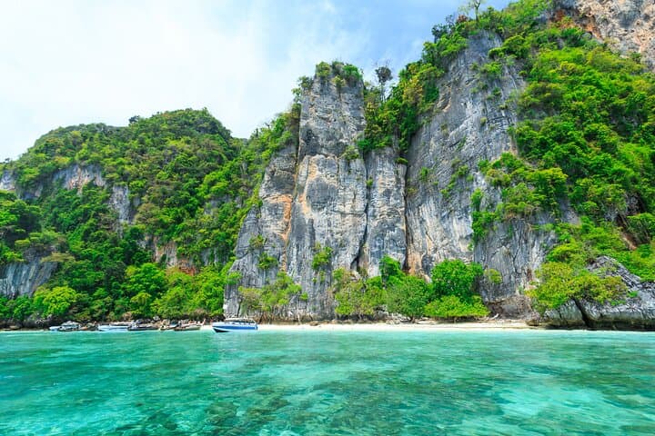 Maya Bay at Dawn: Early-Bird Phi Phi Island Speedboat Trip from Phuket photo 4