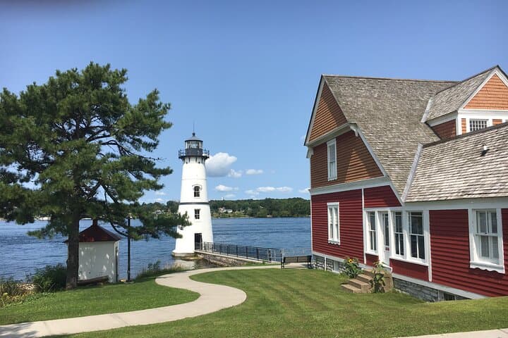 Glass-Bottom Boat to Rock Island Lighthouse: St. Lawrence River Cruise from Clayton
