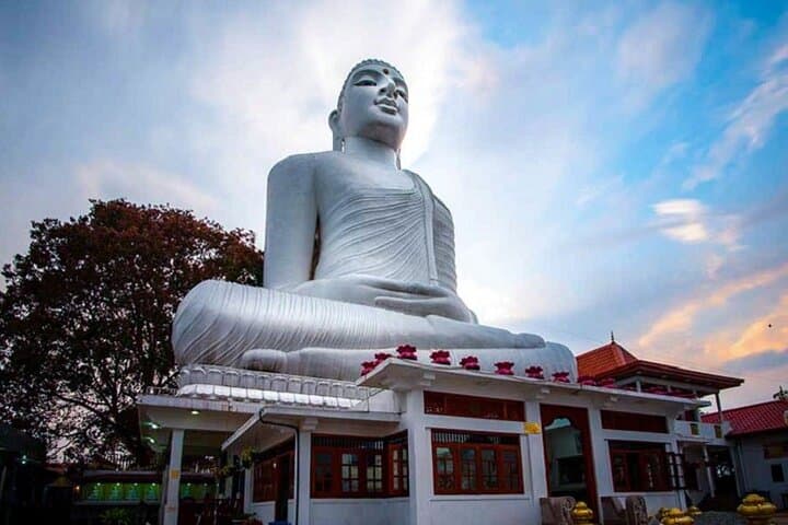 Tuk Tuk to Bahirawakanda Buddha: Kandy Hilltop Temple & Panoramic Views