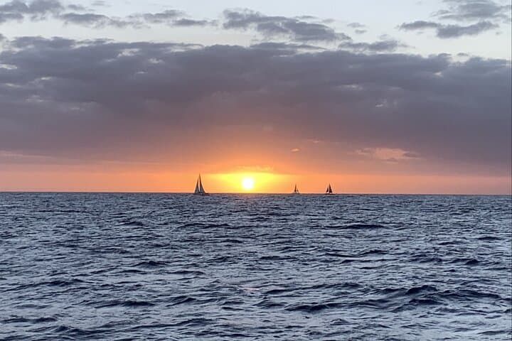 Private Sunset Boat Cruise in Waikiki — Evening Boat Tour from Honolulu