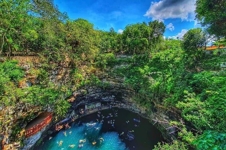 Chichén Itzá, Valladolid & Cenote Xcajum: Full-Day Tour from Cancun