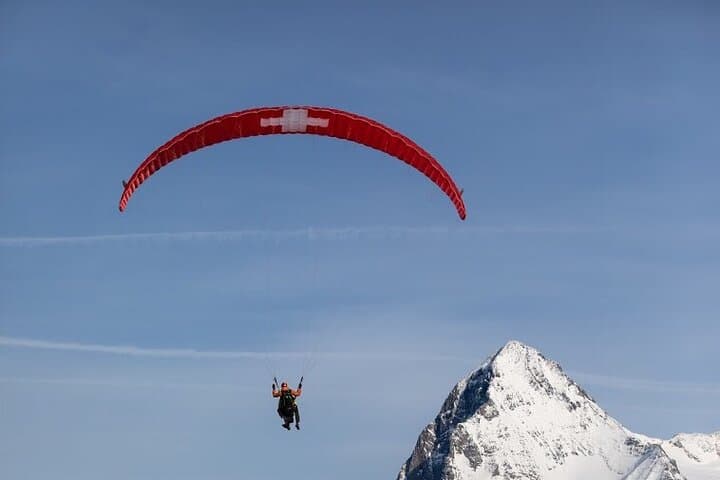 Paragliding Mürren: Tandem Flights Over Lauterbrunnen’s Waterfall Walls photo 2