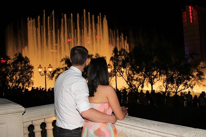 Las Vegas Fountains Photo Shoot: Bellagio & Caesars Private 90-Minute Session photo 2