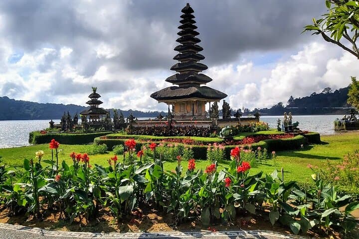 Banyumala to Jatiluwih: Full-Day Private Tour to Waterfalls, Ulun Danu Beratan and Rice Terraces