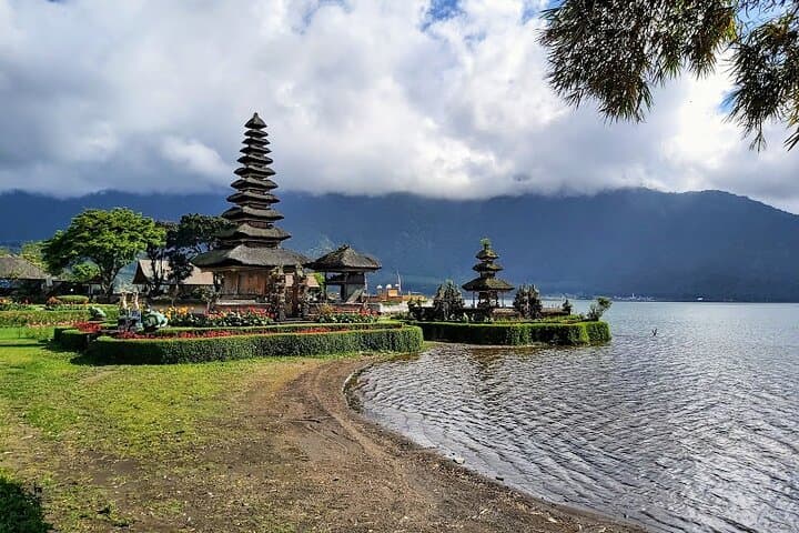 Banyumala to Jatiluwih: Full-Day Private Tour to Waterfalls, Ulun Danu Beratan and Rice Terraces photo 2