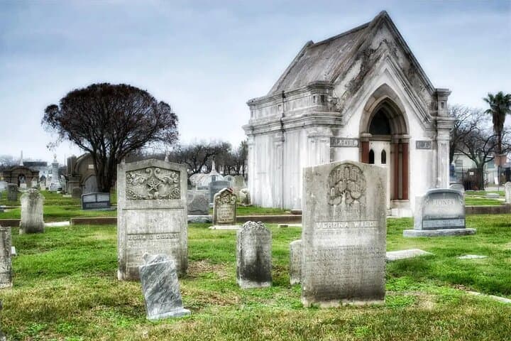 Galveston's Haunted Cemetery Walking Tour: Ghost Stories, Yellow Fever, and the 1900 Storm photo 4