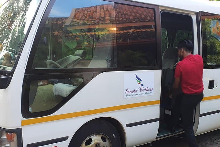 Colombo to Bandaranaike Airport Transfer — Private Ride via Katunayake Expressway photo 4