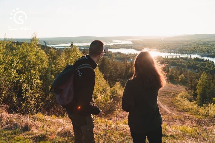 Midnight Sun Picnic & Open-Fire Hike in Lapland's Forests photo 4
