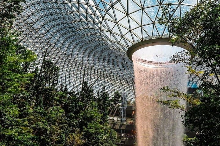 Downtown Singapore Walking Tour: Marina Bay, Capitol Building & Historic River Route photo 3