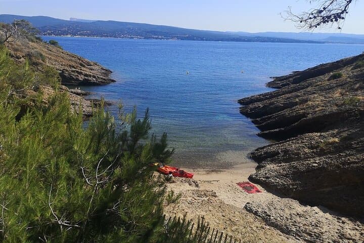 Paddle La Ciotat: Private Kayak Rental to Ile Verte, Bec de l'Aigle & Calanque du Mugel photo 5