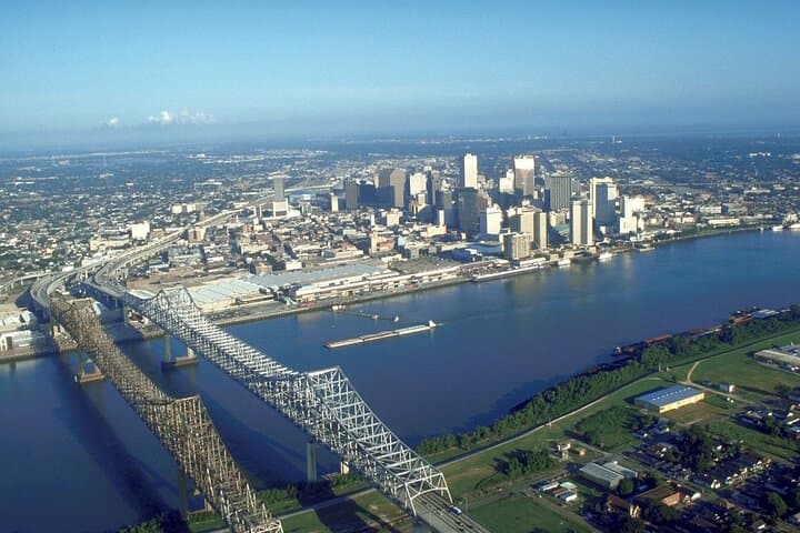 Private 20 Passenger New Orleans Airport Transfer to MSY photo 6