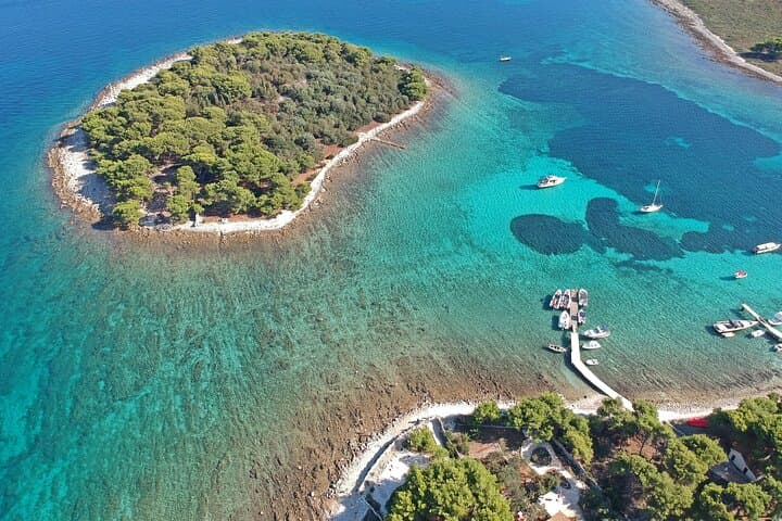 Half-Day Speedboat Tour to Three Islands from Trogir: Blue Lagoon, Maslinica & Duga Bay photo 3