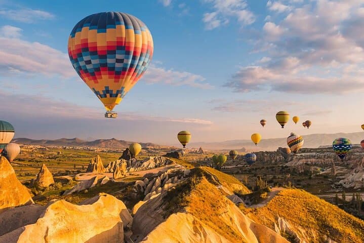 Sunrise Hot Air Balloon Over Dubai Desert: 60-Min Flight & Oasis Views photo 3