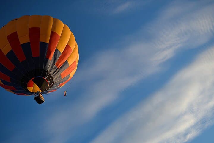 Sunrise Hot Air Balloon Over Dubai Desert with Falcon Show & Breakfast photo 4