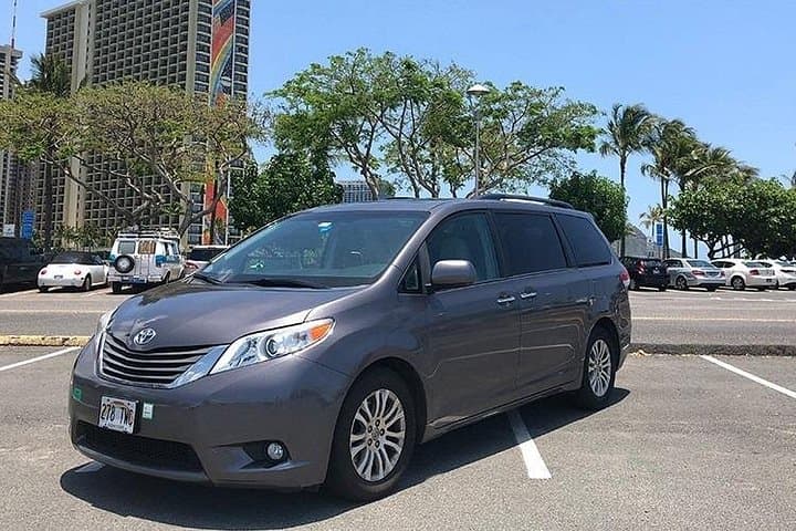 Honolulu Airport to Waikiki Private Minivan Transfer — Seamless Arrival in Oahu photo 2