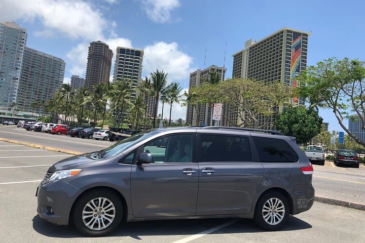 Honolulu Airport to Waikiki Private Minivan Transfer — Seamless Arrival in Oahu photo 3