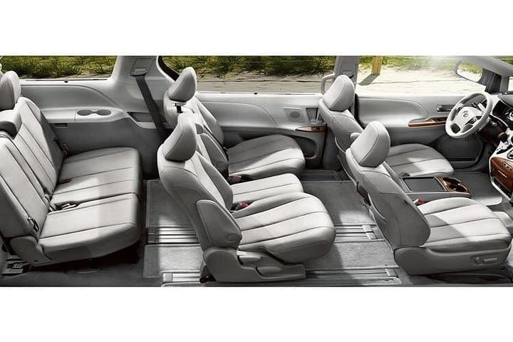 Honolulu Airport to Waikiki Private Minivan Transfer — Seamless Arrival in Oahu photo 4