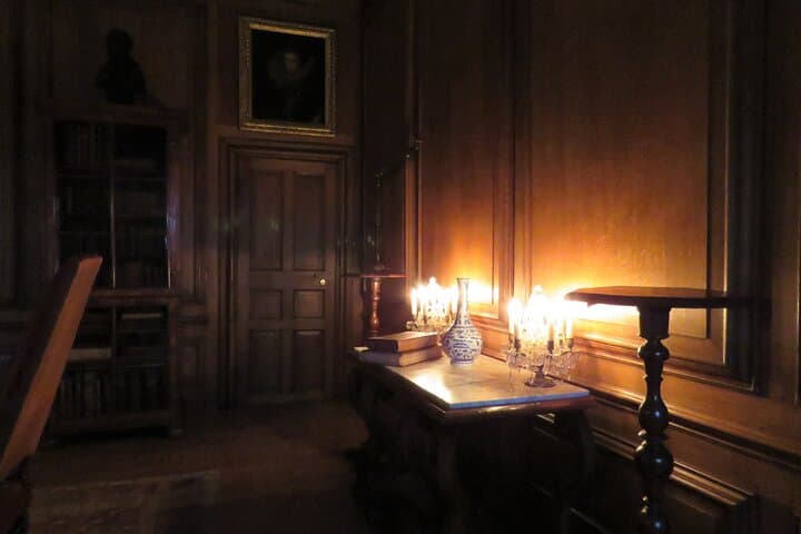 Kid-Friendly Hampton Court Palace Tour with Blue Badge Guide photo 6
