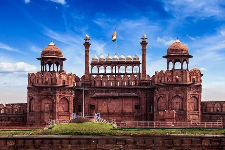 Private Delhi Day Tour: Humayun's Tomb, Qutub Minar & Lotus Temple photo 4
