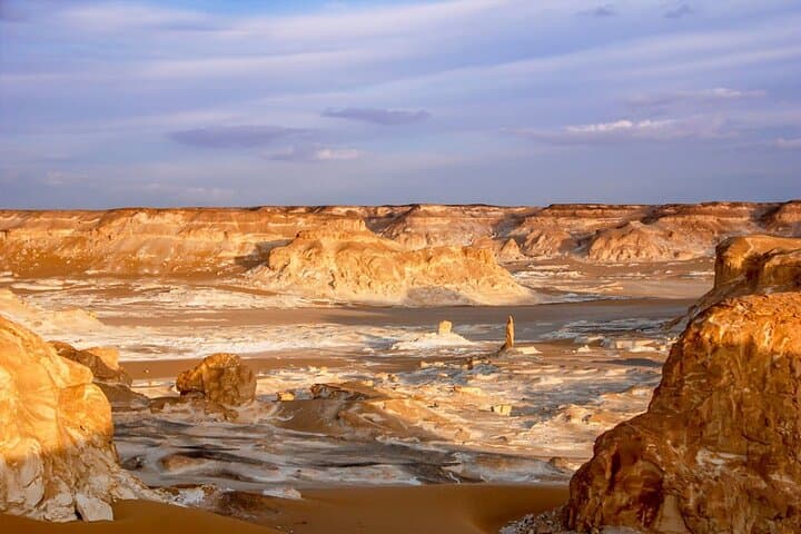 White Desert & Bahariya Oasis: Full-Day Private Tour from Cairo