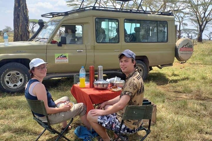 4-Day Serengeti Wildebeest Migration & Mara River Crossing Safari photo 6