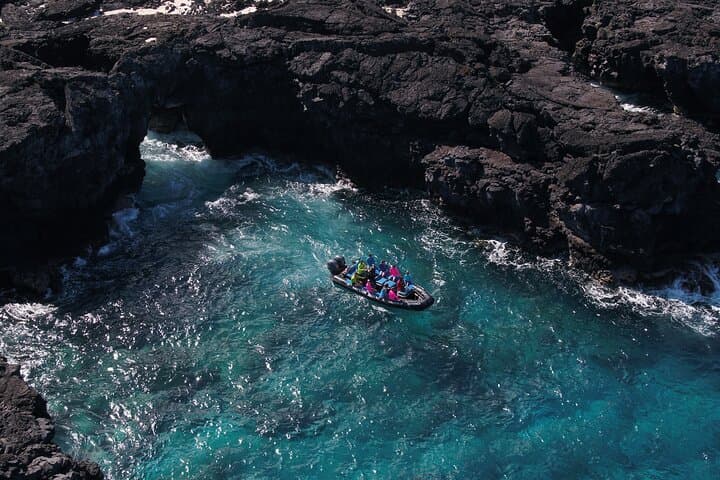 Explore Kealakekua Bay: Kona Zodiac Snorkeling Adventure to Hawaii’s Marine Sanctuary photo 5