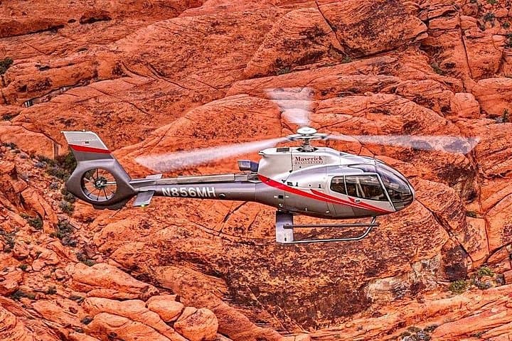 Sunset Helicopter Tour Over Red Rock Canyon with Bluff Landing & Champagne Toast photo 4