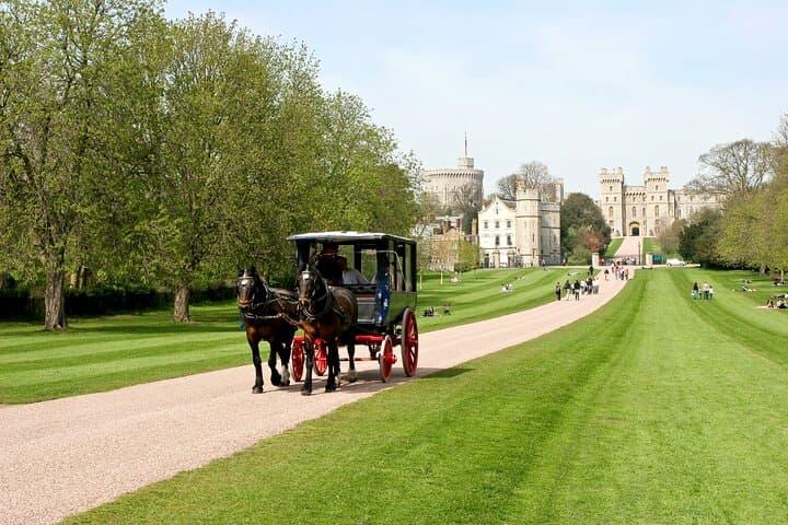 windsor-open-top-hop-on-hop-off-bus-tour-guide photo 5