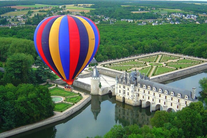 Sunrise Over Chenonceau: Loire Valley Hot-Air Balloon Ride photo 2