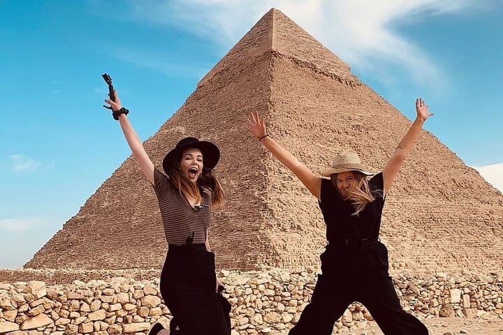 Full-Day Private Cairo Tour from Luxor — Pyramids, Egyptian Museum & Khan El Khalili