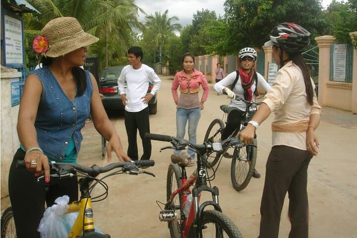 Koh Dach (Silk Island) Day Trip from Phnom Penh — Cycling, Weaving & Farm Lunch photo 4